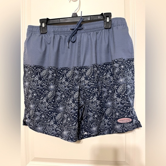 Vineyard Vines Other - Vineyard Vines Swim Trunks Mens Sz Large Tropical Print Board Shorts Polyester